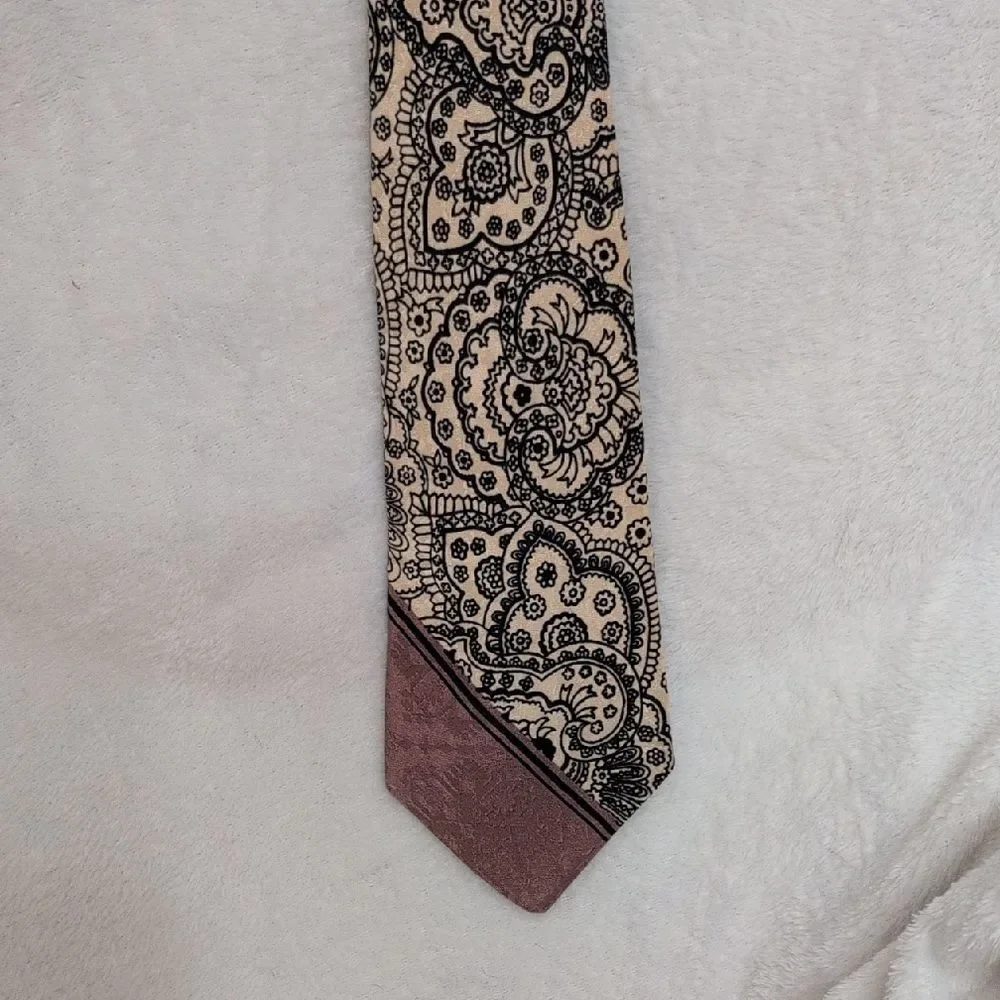 Elegant Paisley Men's Tie - Black and Brown